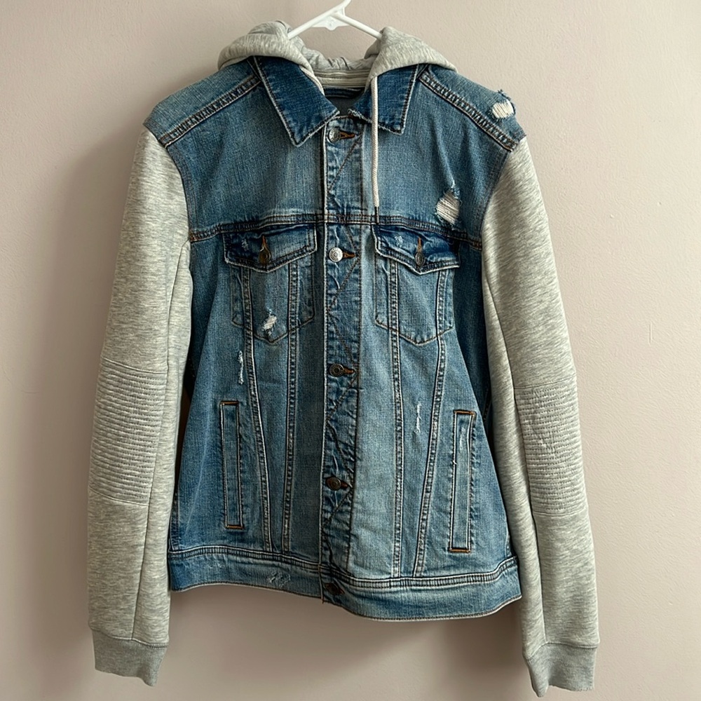 Hollister Denim Jacket. Size Medium, epic flex style jacket!
